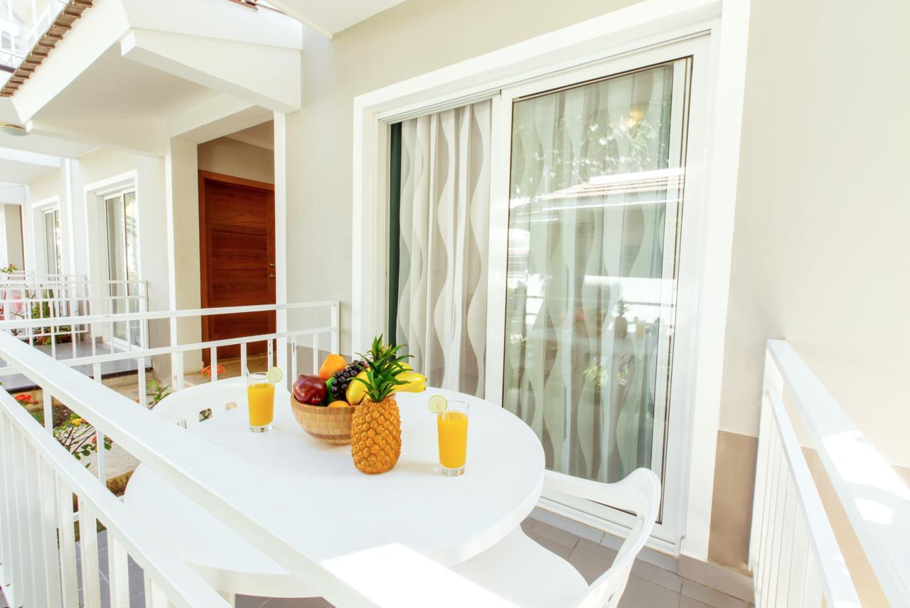 Hotel Fiesta Deluxe Punta Cana Exterior foto